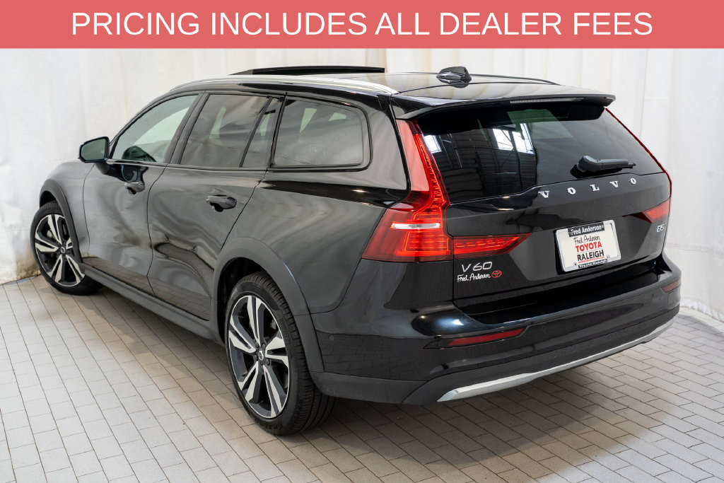 Used 2025 Volvo V60 B5 Cross Country Plus AWD/4WD image 3