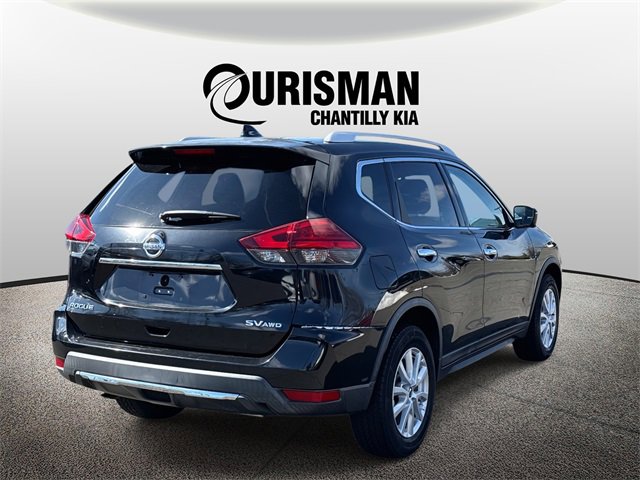 Used 2017 Nissan Rogue SV w/ SV Premium Package image 2