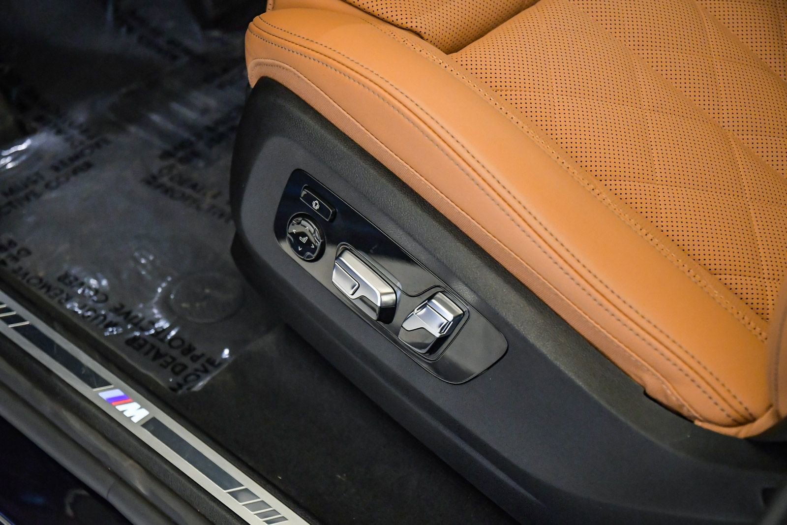 Used 2026 BMW X7 xDrive40i w/ M Sport Package AWD/4WD image 26