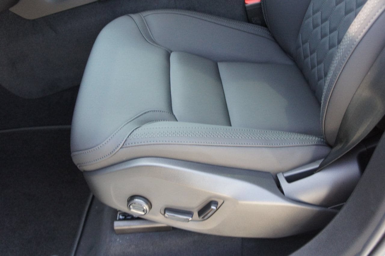 New 2026 Volvo XC90 B6 Plus w/ Protection Package Premier AWD/4WD image 19