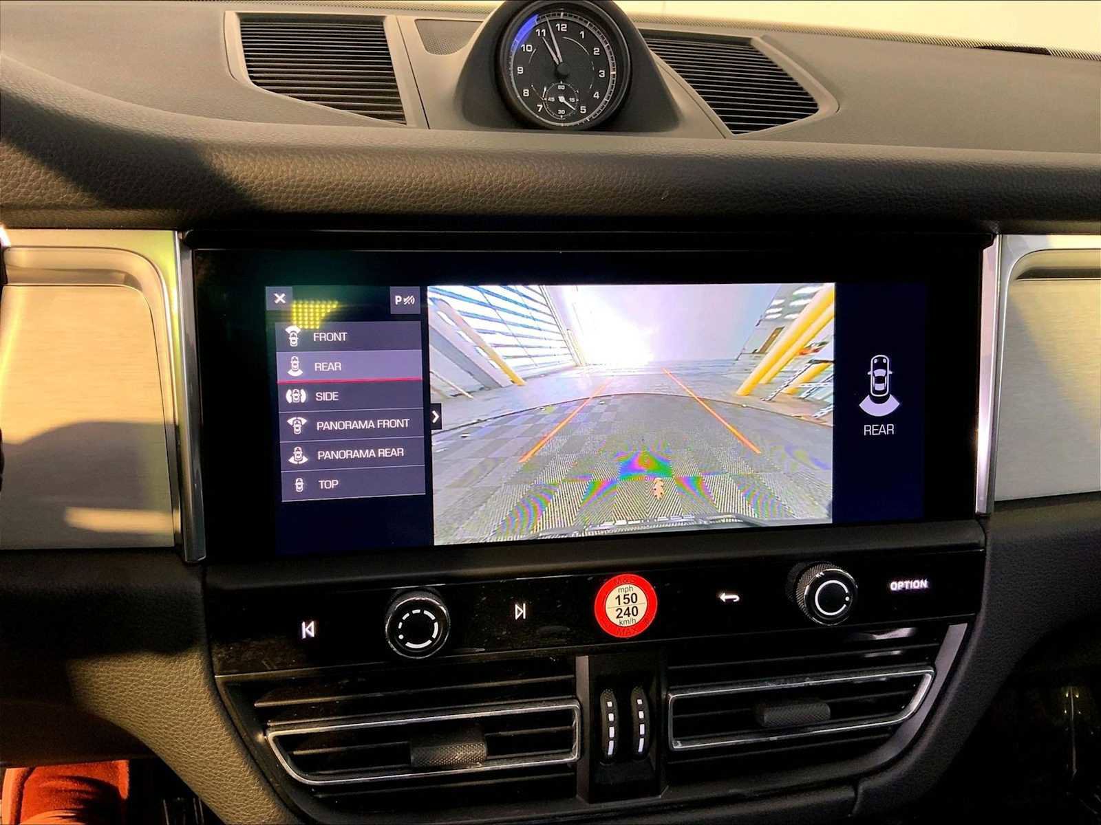 Certified 2025 Porsche Macan image 31