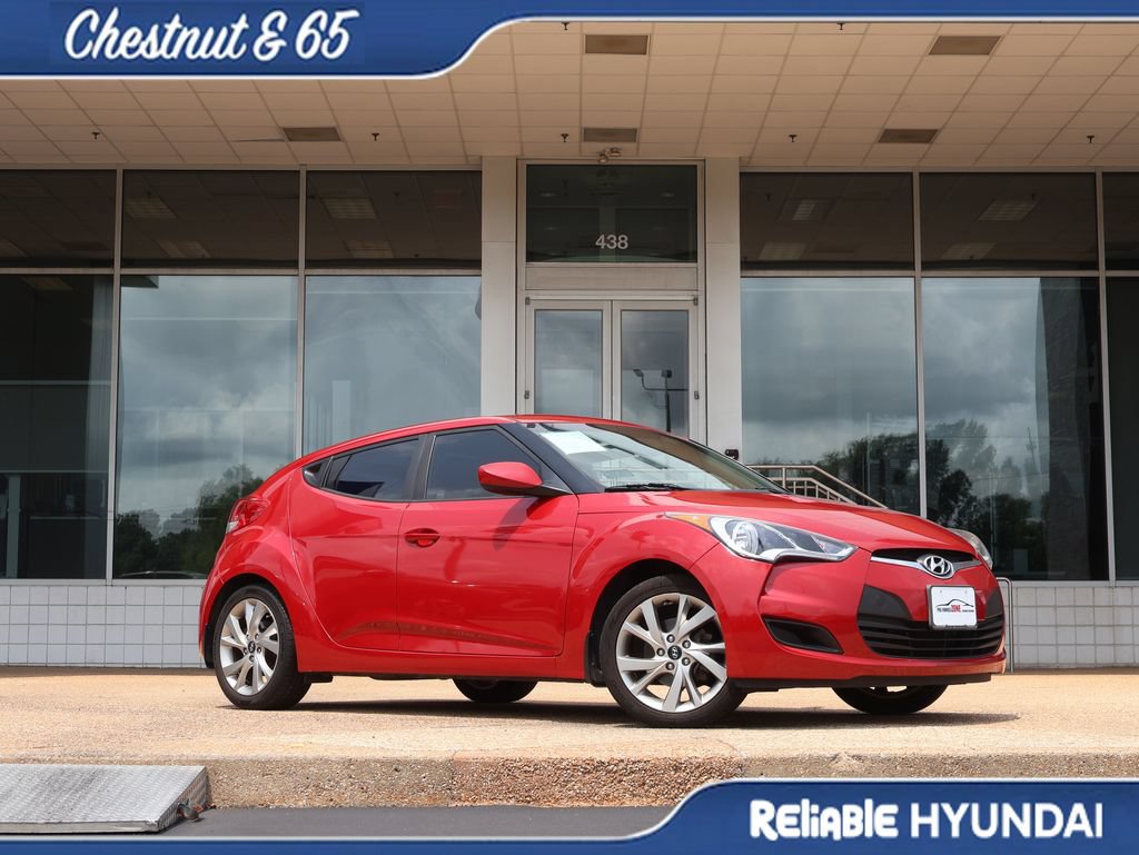 Used 2016 Hyundai Veloster FWD image 2