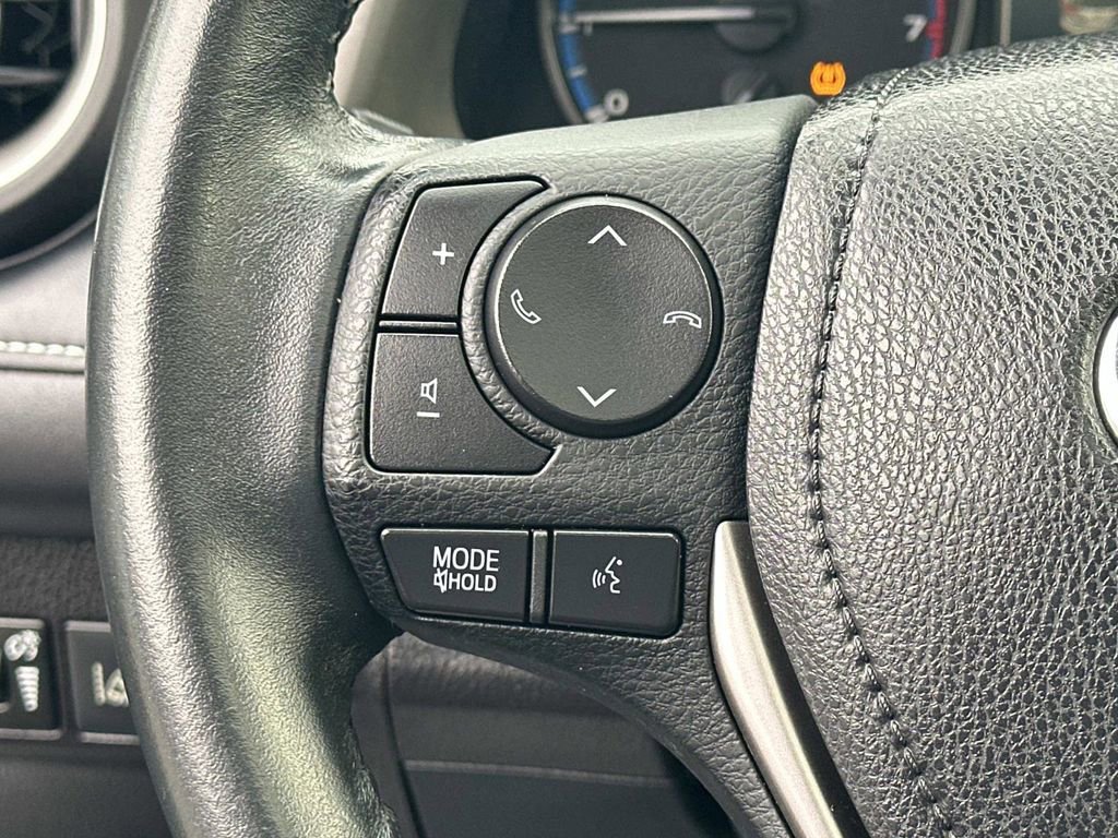 Used 2018 Toyota RAV4 XLE image 17