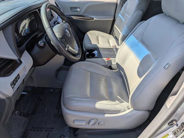 Used 2017 Toyota Sienna XLE Premium image 17