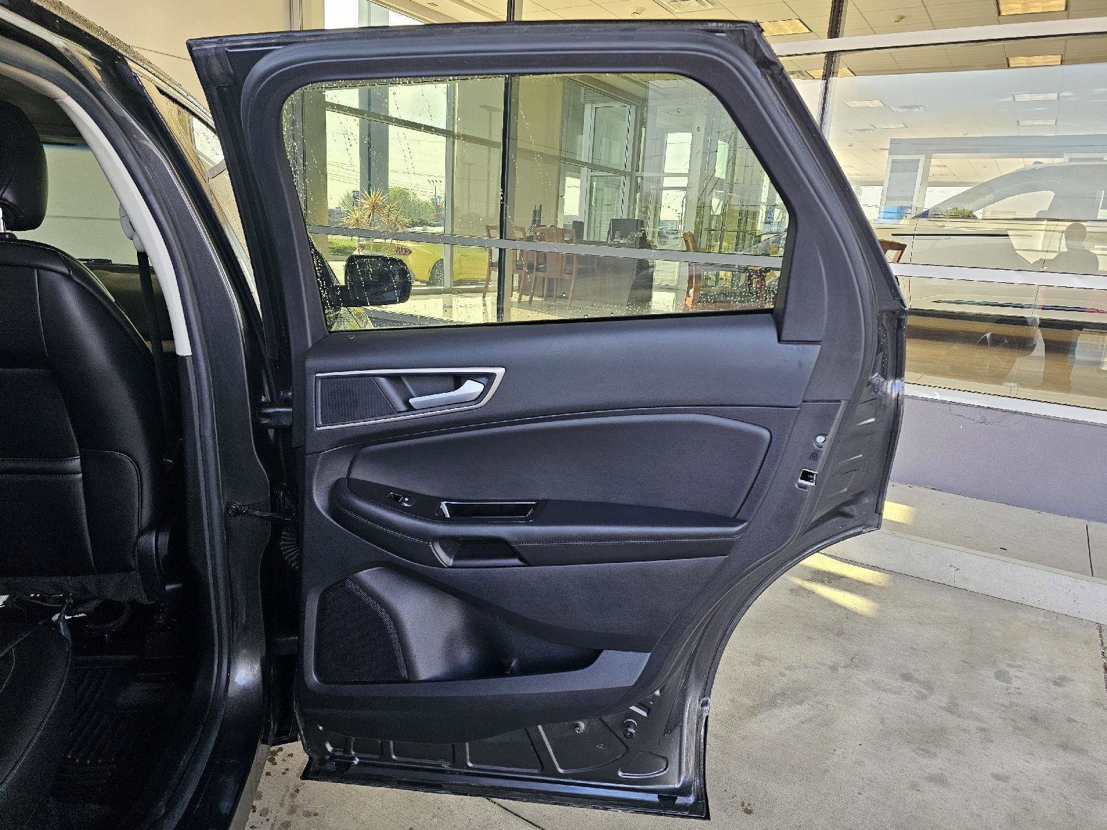 Used 2020 Ford Edge SEL w/ Convenience Package image 13