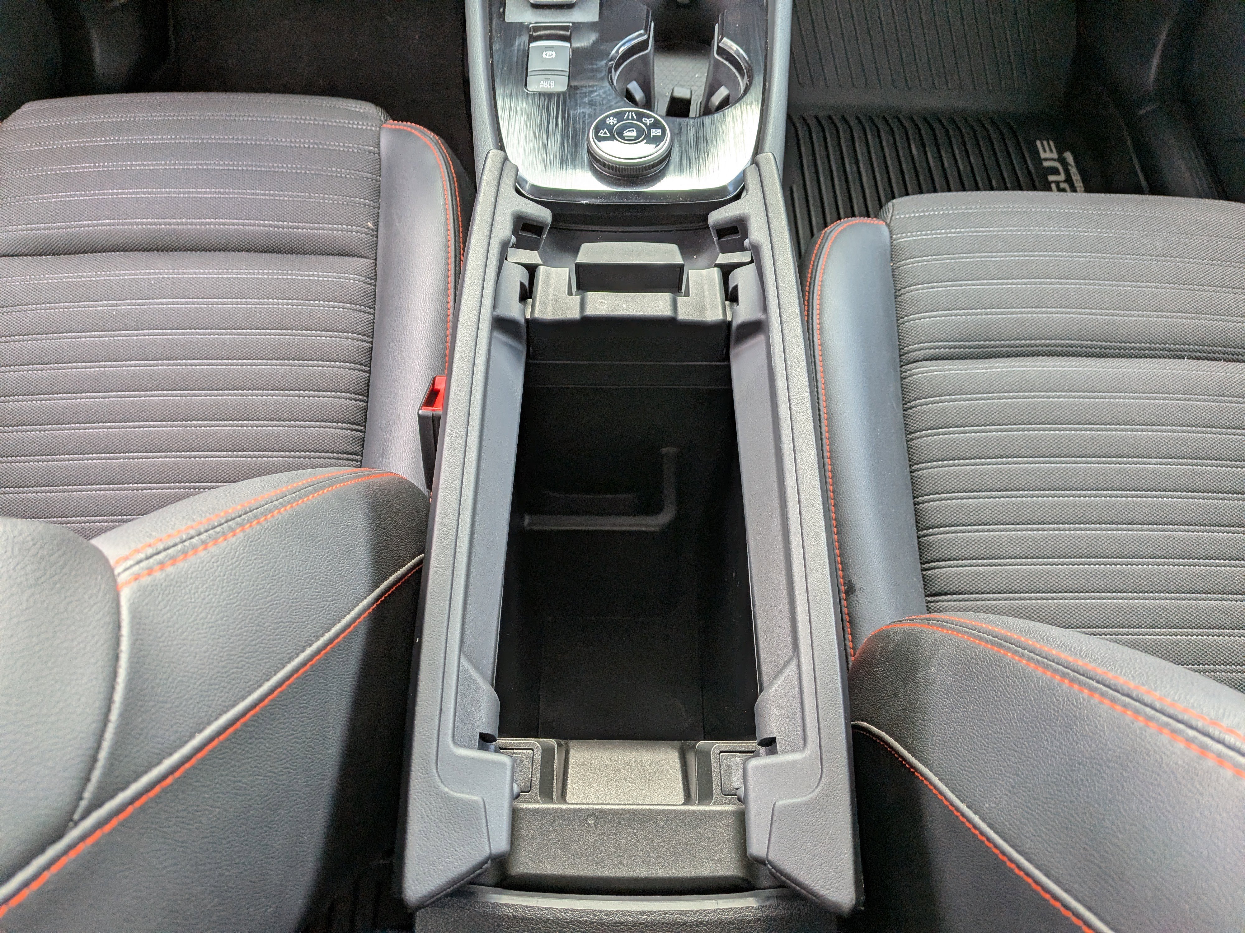 Used 2025 Nissan Rogue SV AWD/4WD image 32