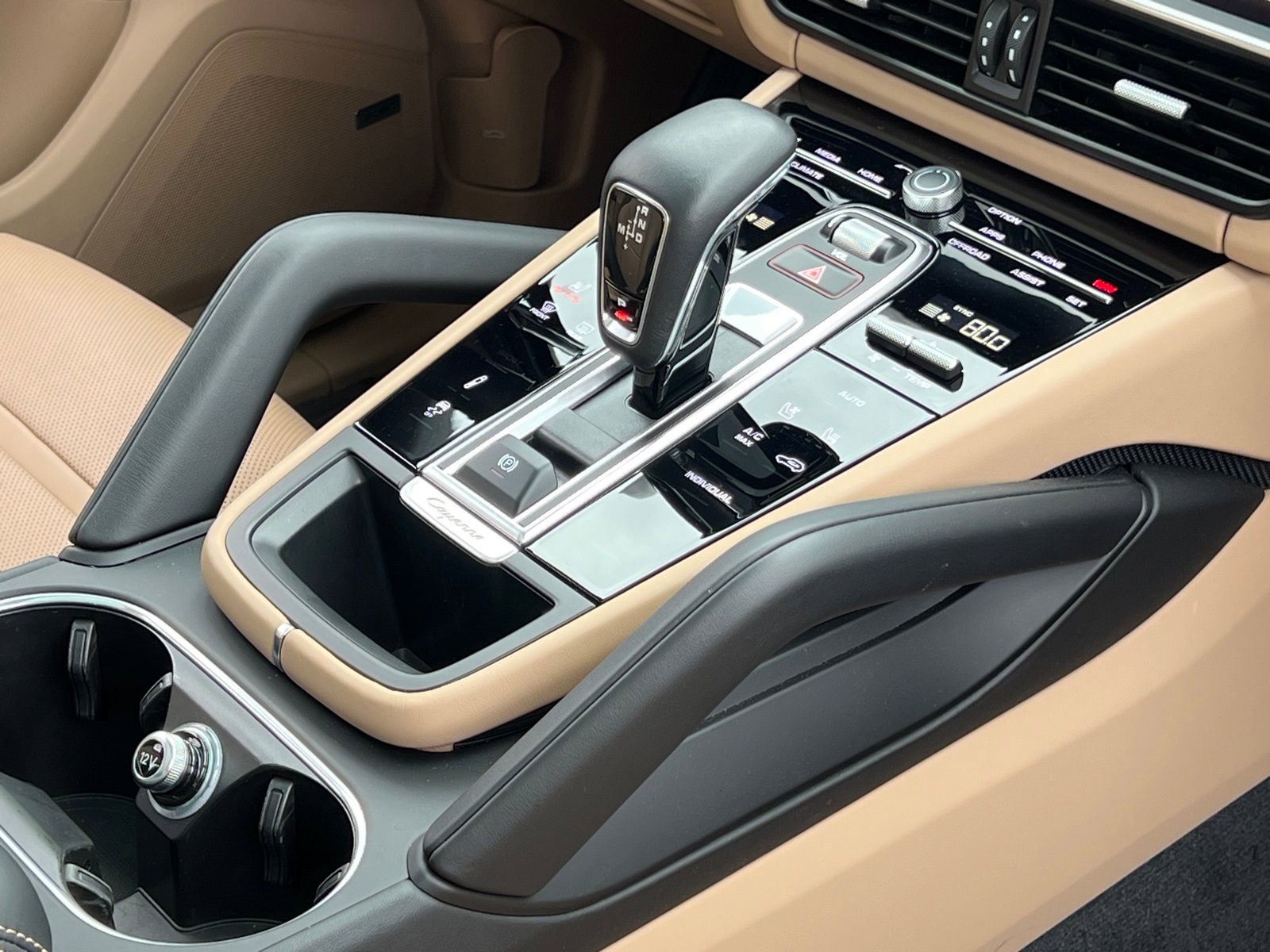 Certified 2023 Porsche Cayenne Platinum Edition image 34