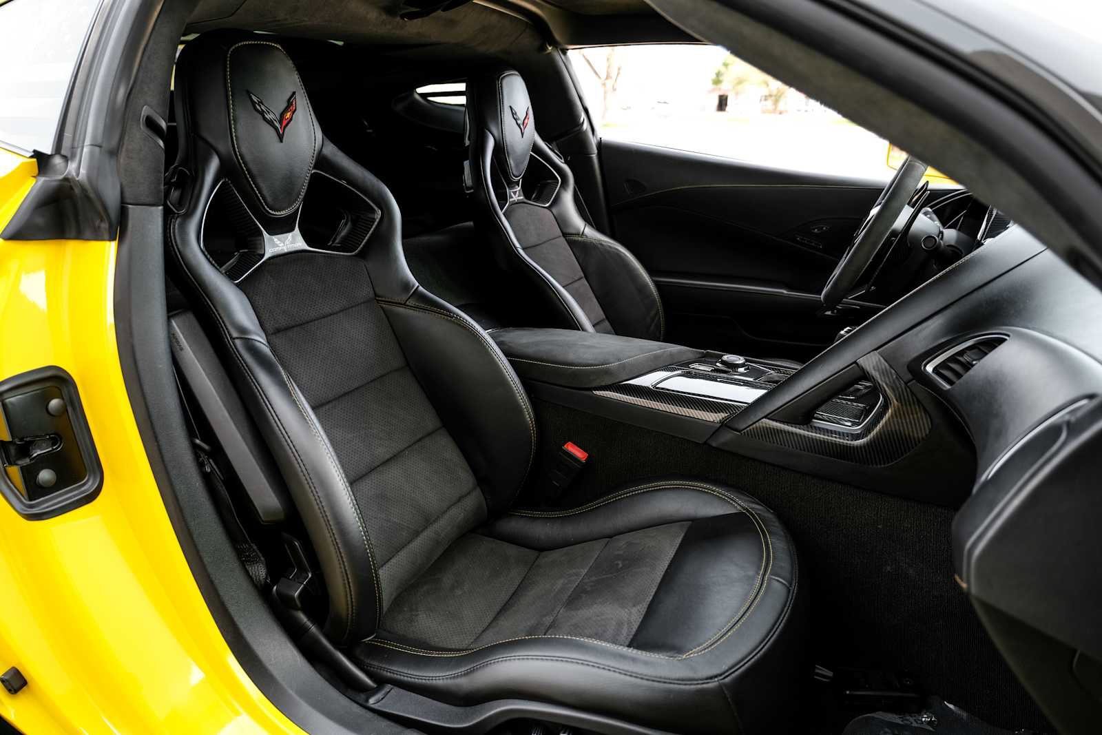 Used 2015 Chevrolet Corvette Z06 w/ 3LZ Preferred Equipment Group image 38