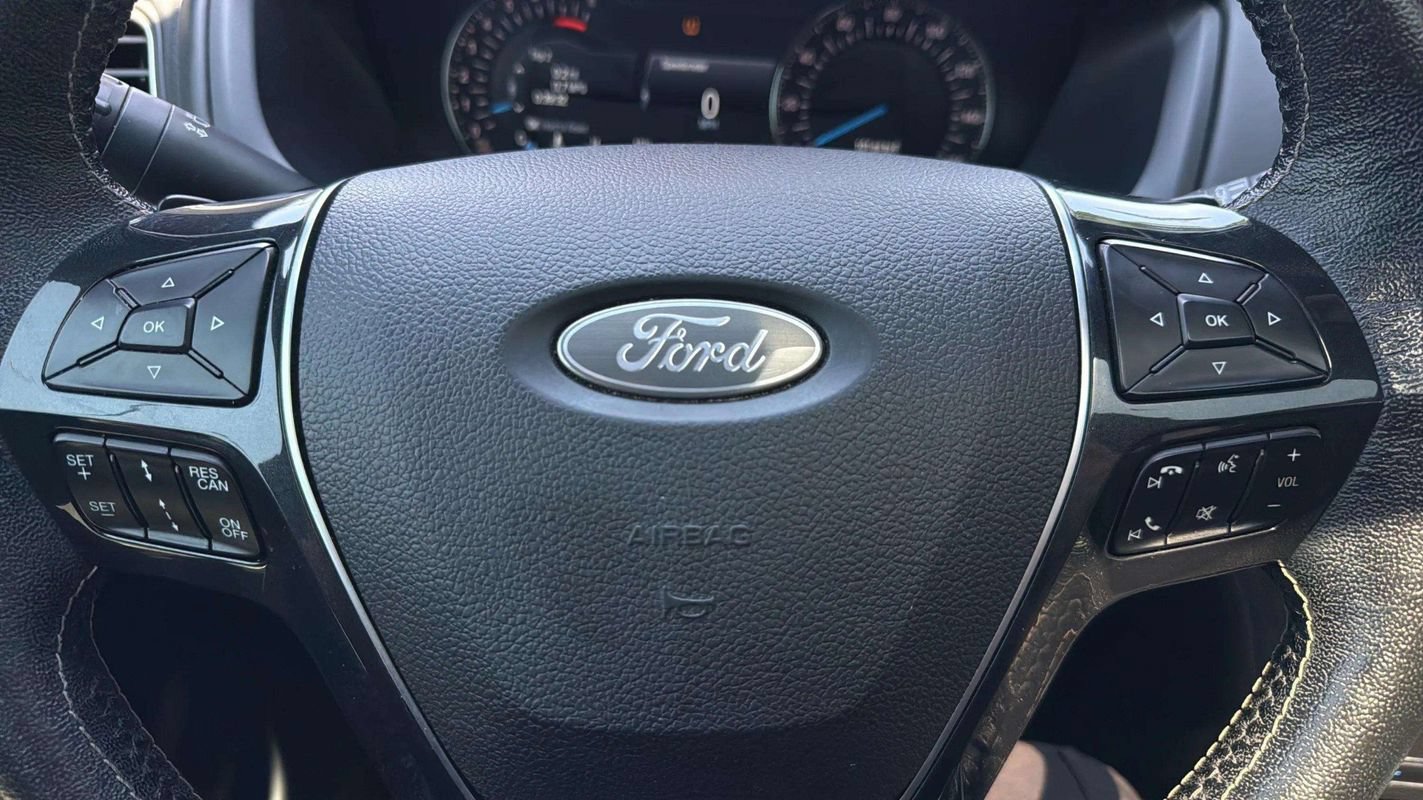 Used 2018 Ford Explorer Platinum AWD/4WD image 11