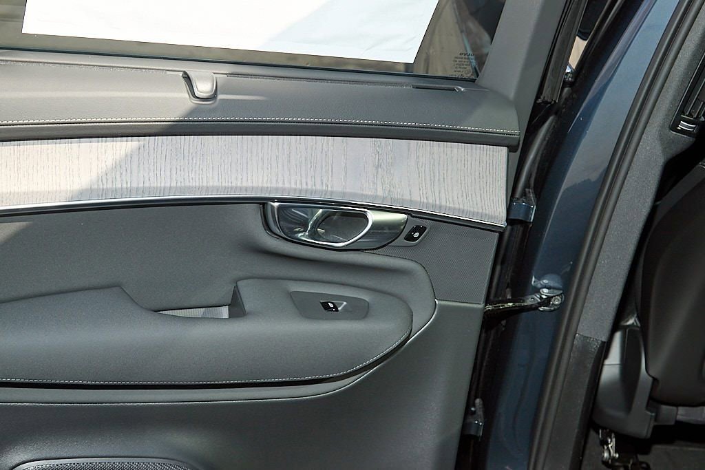 New 2026 Volvo XC90 B6 Ultra w/ Protection Package image 19