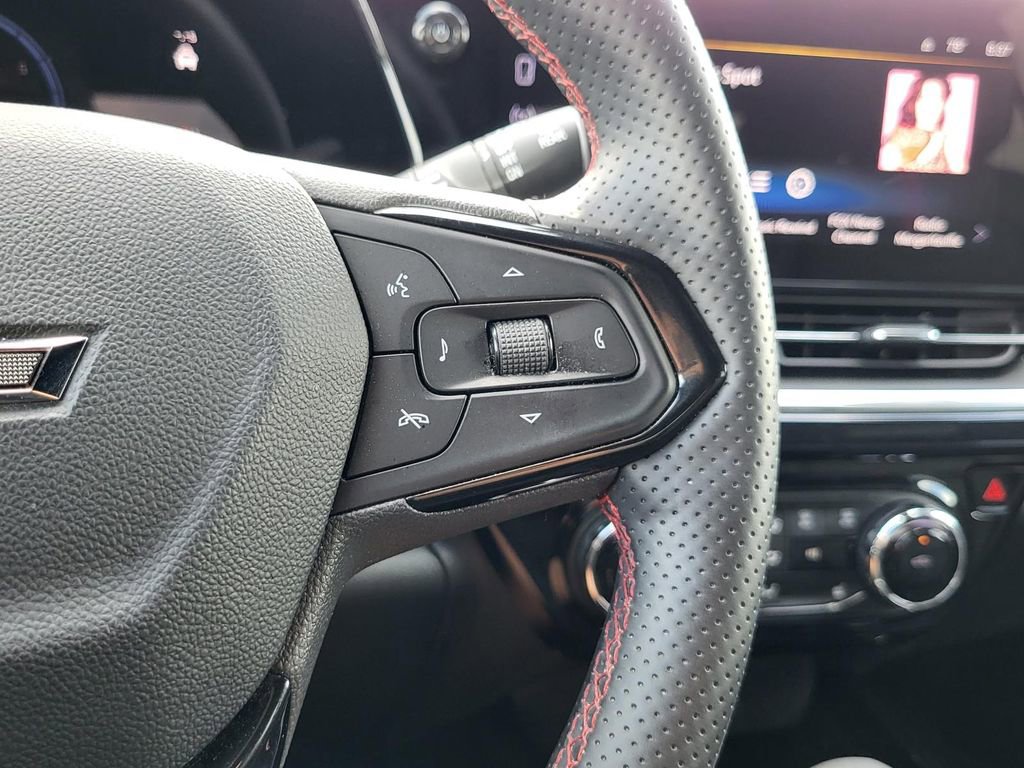 Used 2025 Chevrolet Trax RS image 23