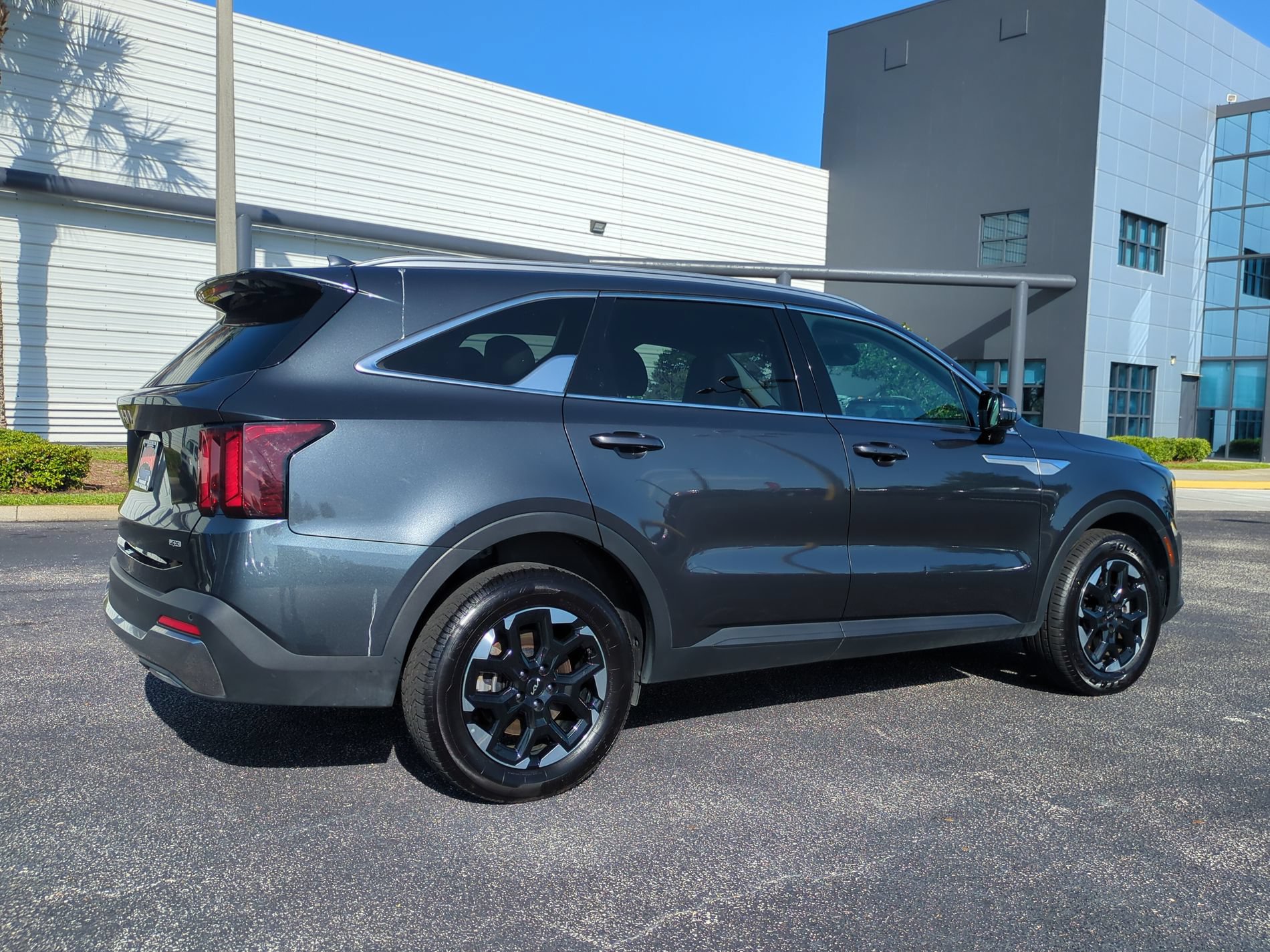 Used 2024 Kia Sorento S AWD/4WD image 4