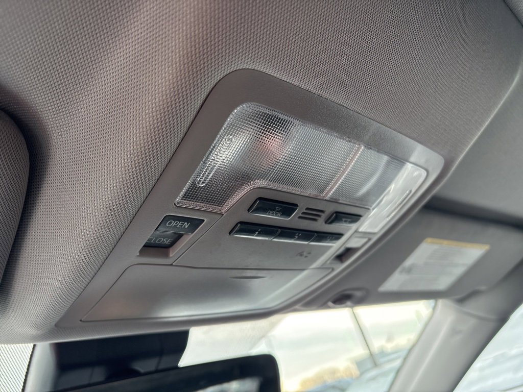 Used 2018 Toyota Highlander XLE image 24