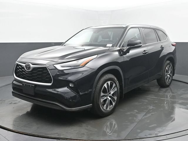 Used 2023 Toyota Highlander XLE