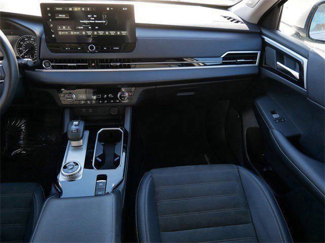 Used 2025 Mitsubishi Outlander SE image 12