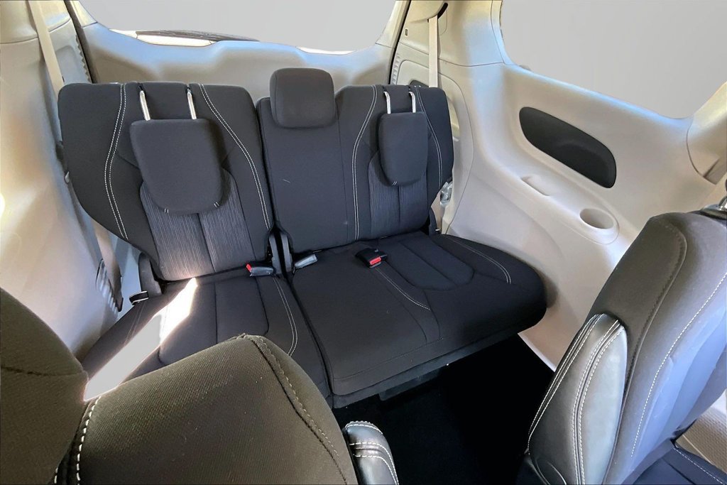 Used 2024 Chrysler Voyager LX FWD image 23