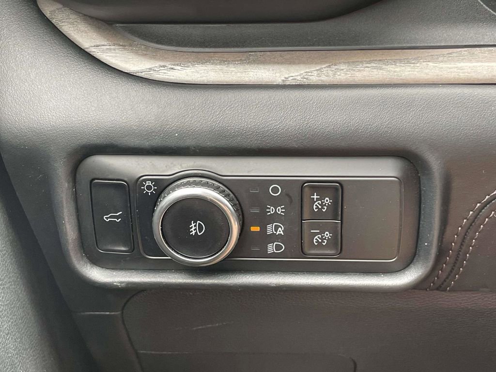 Used 2023 Ford Explorer Platinum w/ Technology Package AWD/4WD image 28