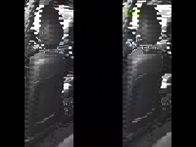 Used 2016 BMW 320i Sedan w/ Sport Package image 21