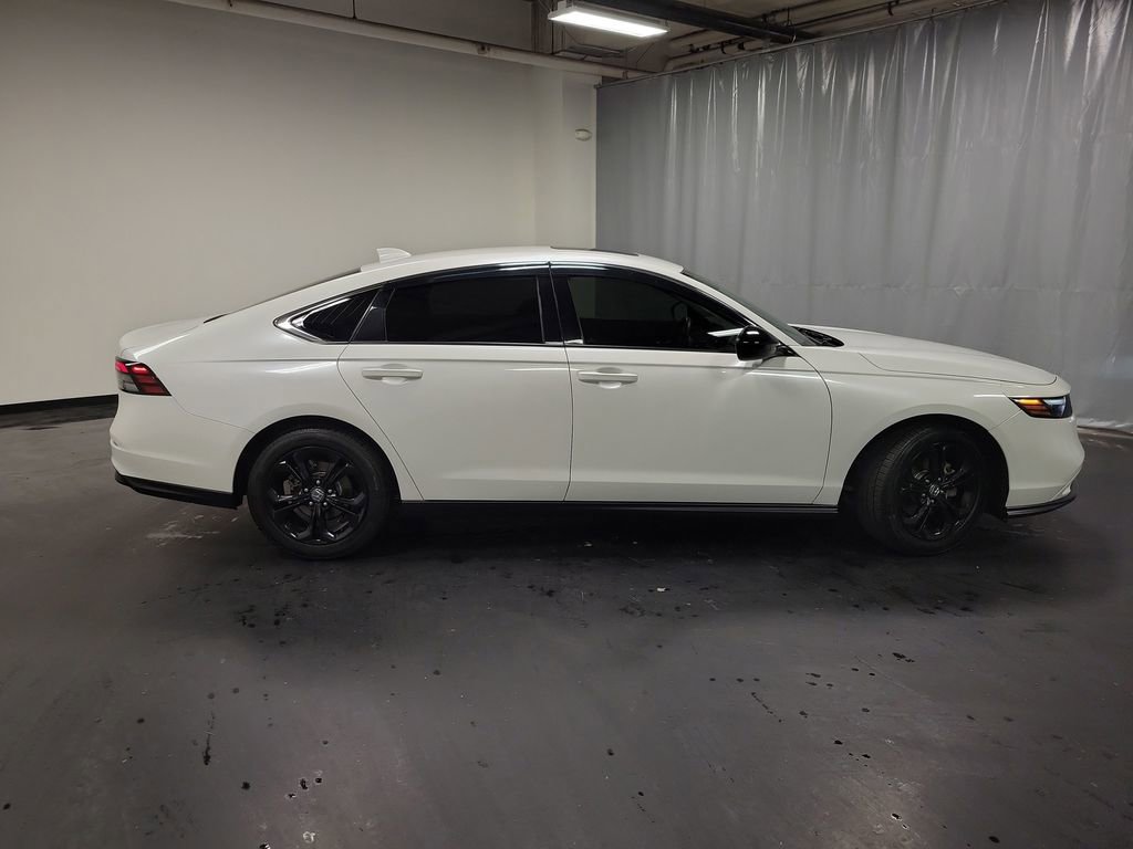 Used 2023 Honda Accord EX image 9