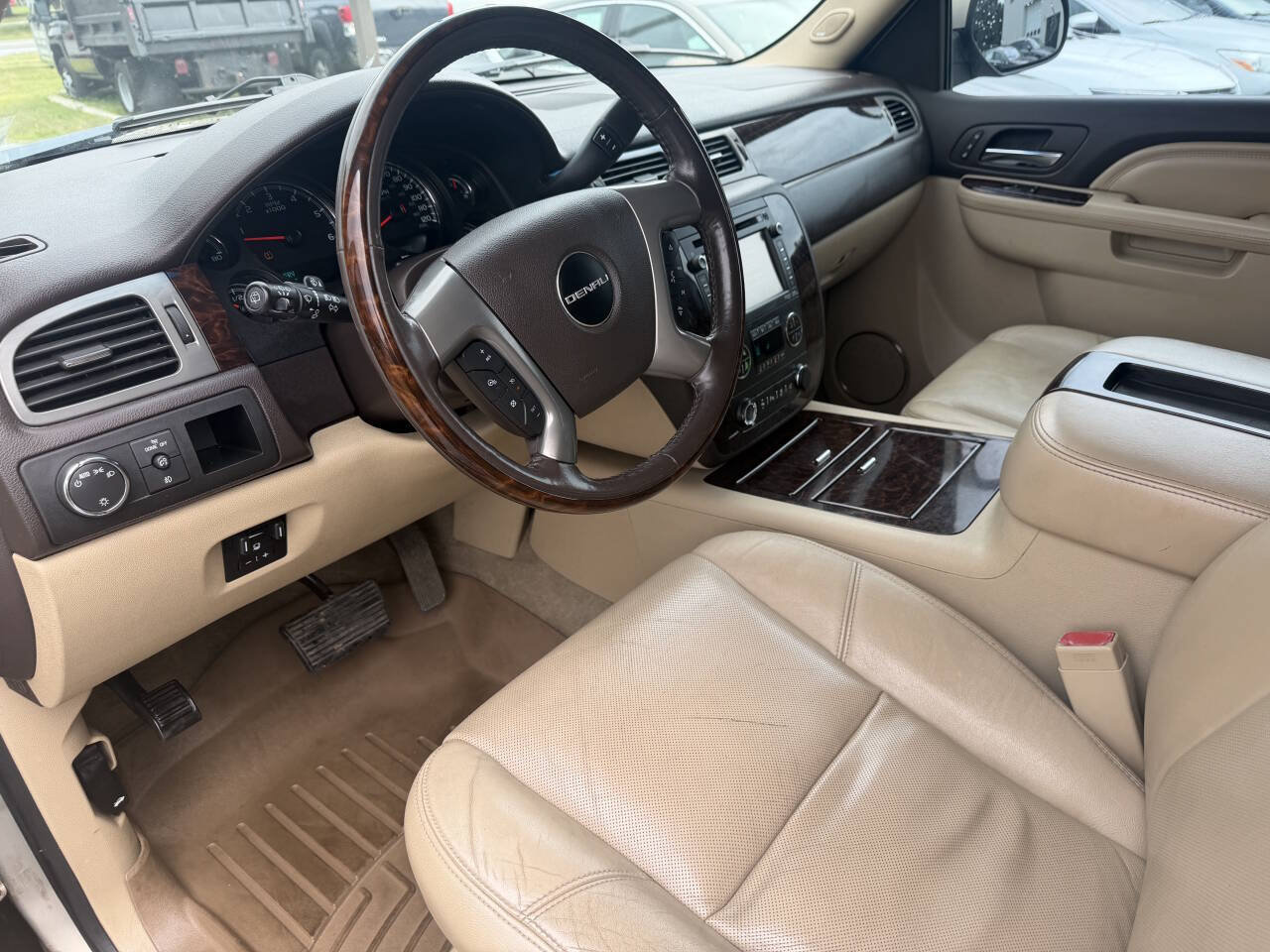 Used 2012 GMC Yukon XL Denali AWD/4WD image 9