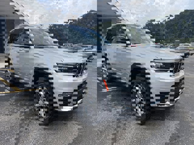 Used 2022 Jeep Grand Cherokee L Limited image 9