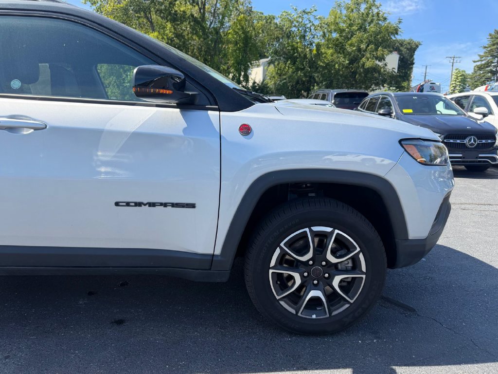 Used 2025 Jeep Compass Trailhawk AWD/4WD image 22