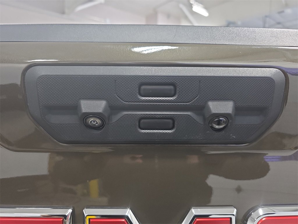 Used 2023 GMC Sierra 1500 AT4 w/ Technology Package image 13