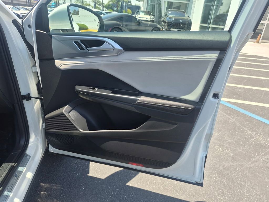 Used 2025 Volkswagen Taos SE FWD image 25