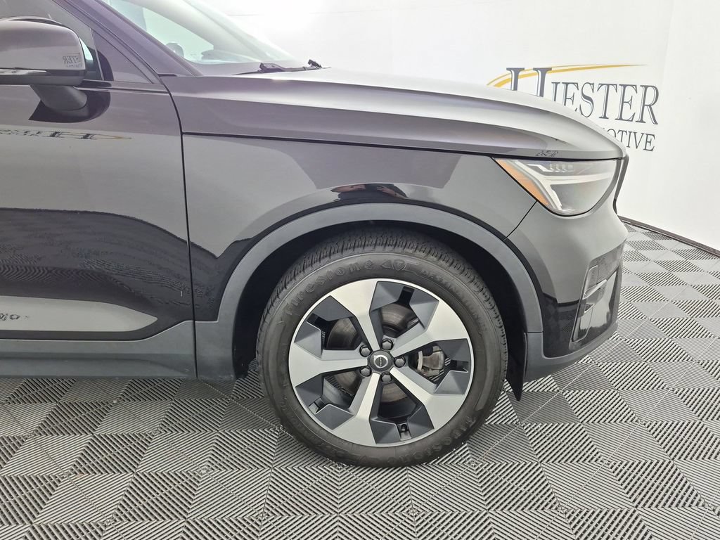Used 2023 Volvo XC40 B5 Plus AWD/4WD image 11