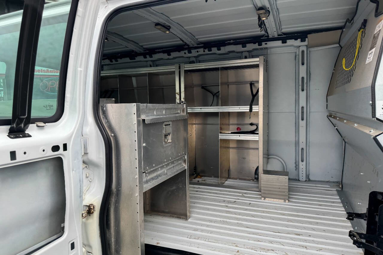 Used 2018 Chevrolet Express 2500 w/ Driver Convenience Package image 14