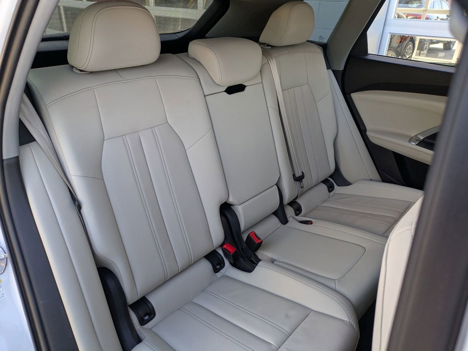 Used 2025 Audi Q5 Premium w/ Convenience Package image 29