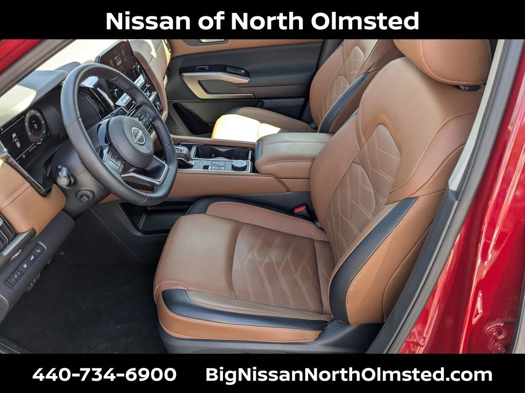 Certified 2024 Nissan Pathfinder Platinum w/ Black Appearance Package image 25