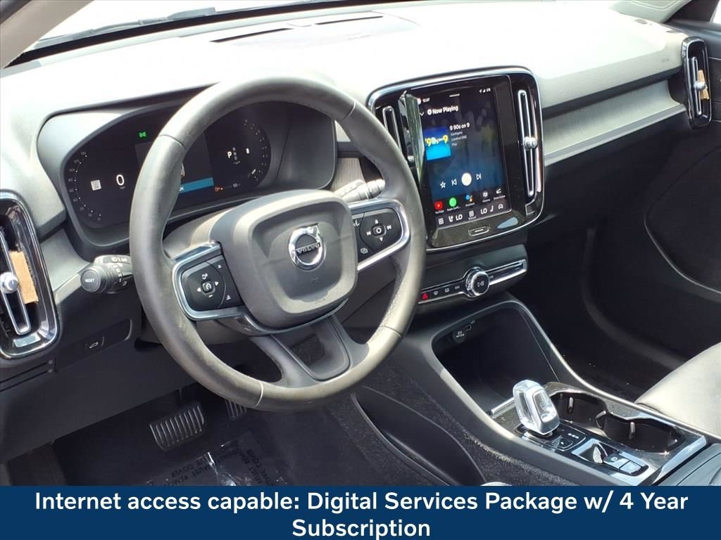 Used 2023 Volvo XC40 B5 Plus AWD/4WD image 2