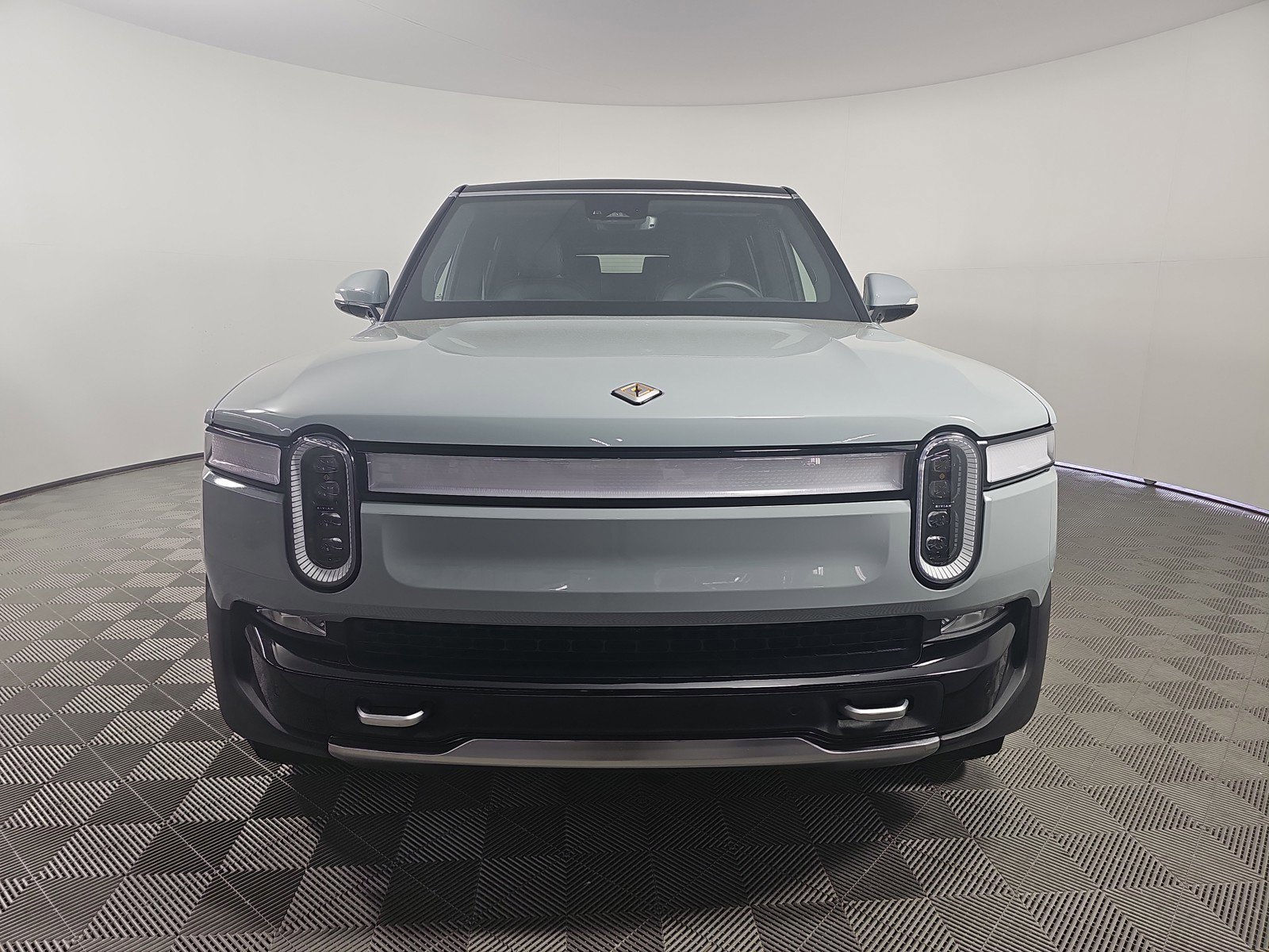 Used 2024 Rivian R1S Adventure AWD/4WD image 8