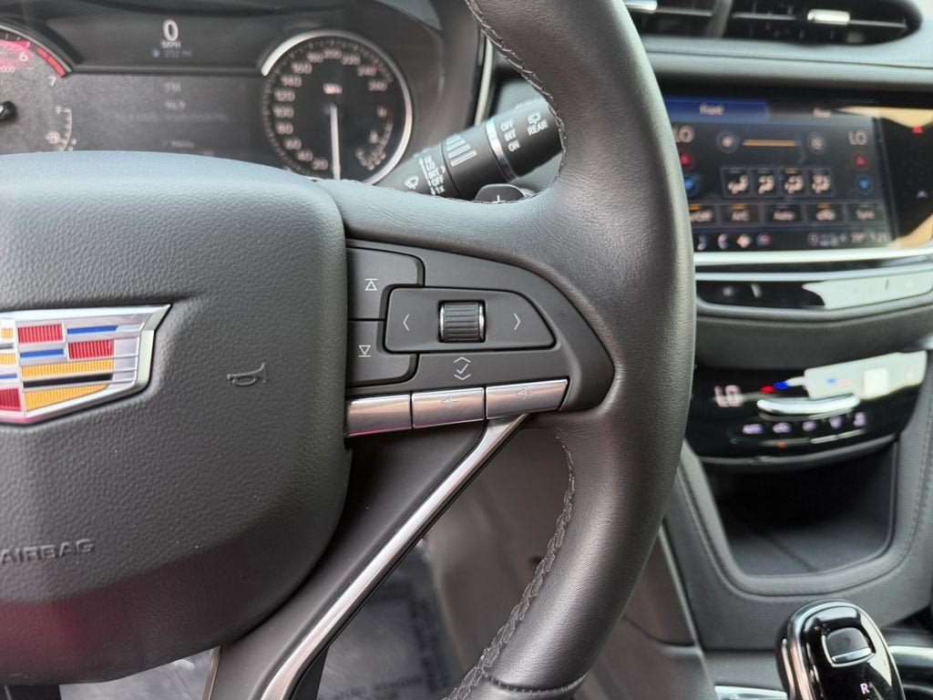 Used 2025 Cadillac XT6 Luxury AWD/4WD image 16