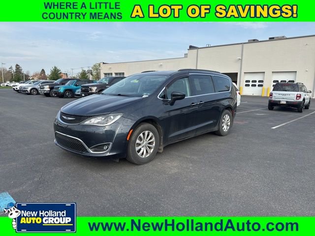 Used 2019 Chrysler Pacifica Touring Plus w/ Cold Weather Group image 1
