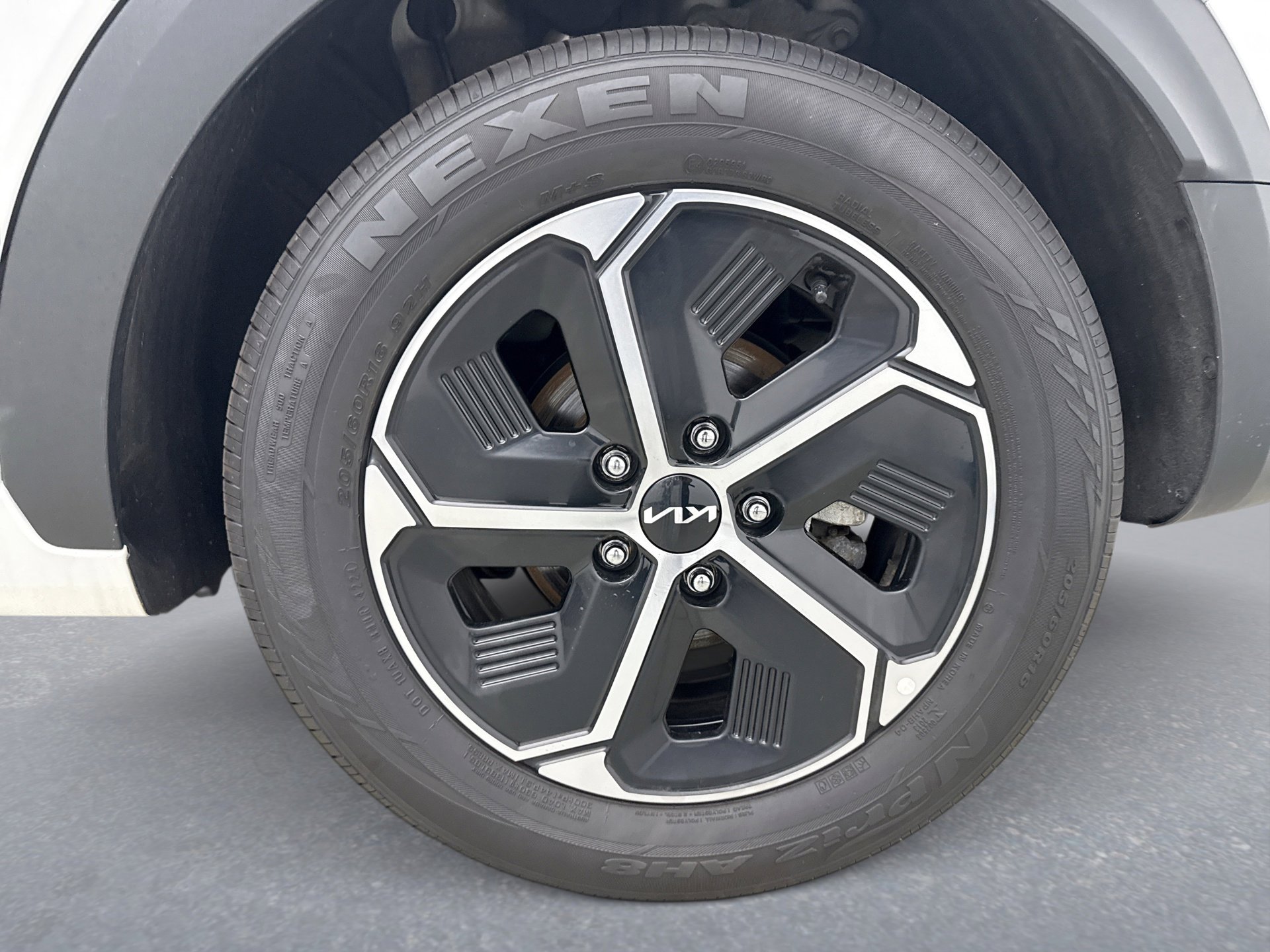 Used 2025 Kia Niro EX FWD image 21