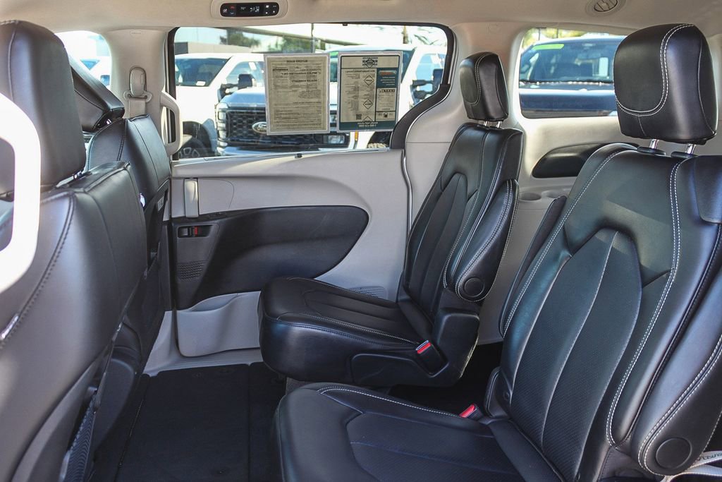 Used 2024 Chrysler Pacifica Touring-L image 23