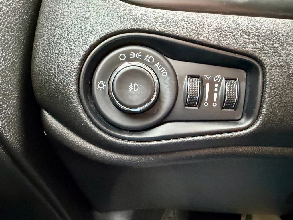 Used 2022 Jeep Renegade Limited image 18