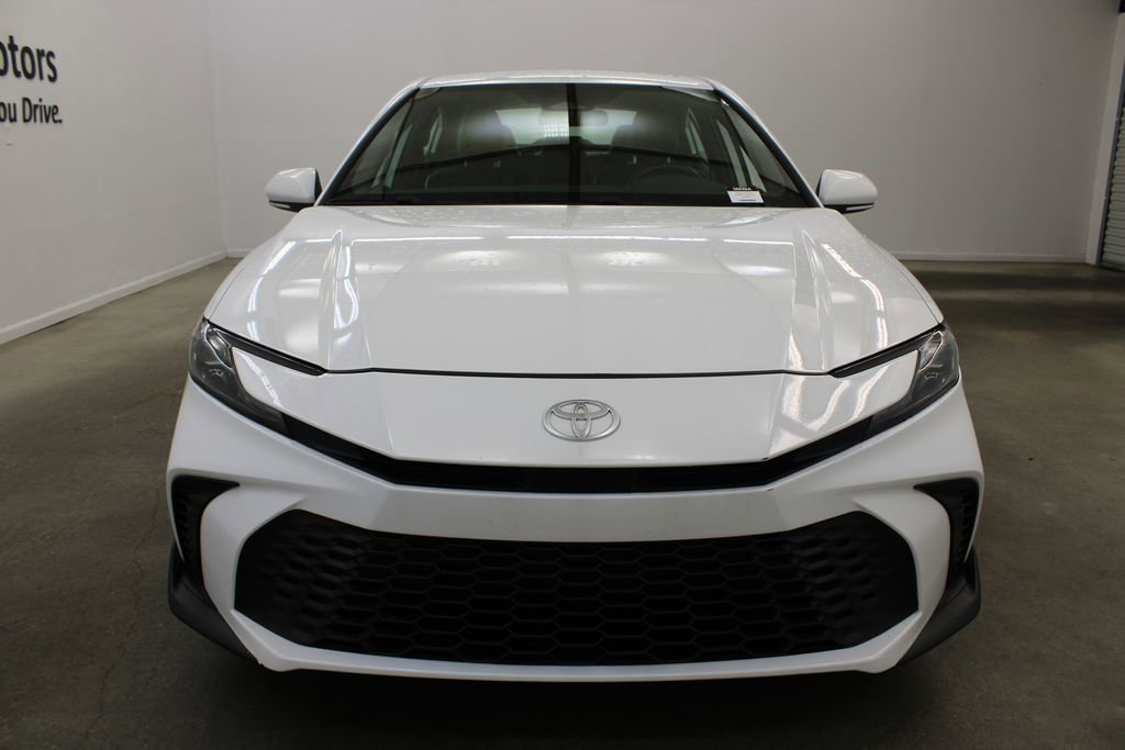 Used 2025 Toyota Camry SE FWD image 7