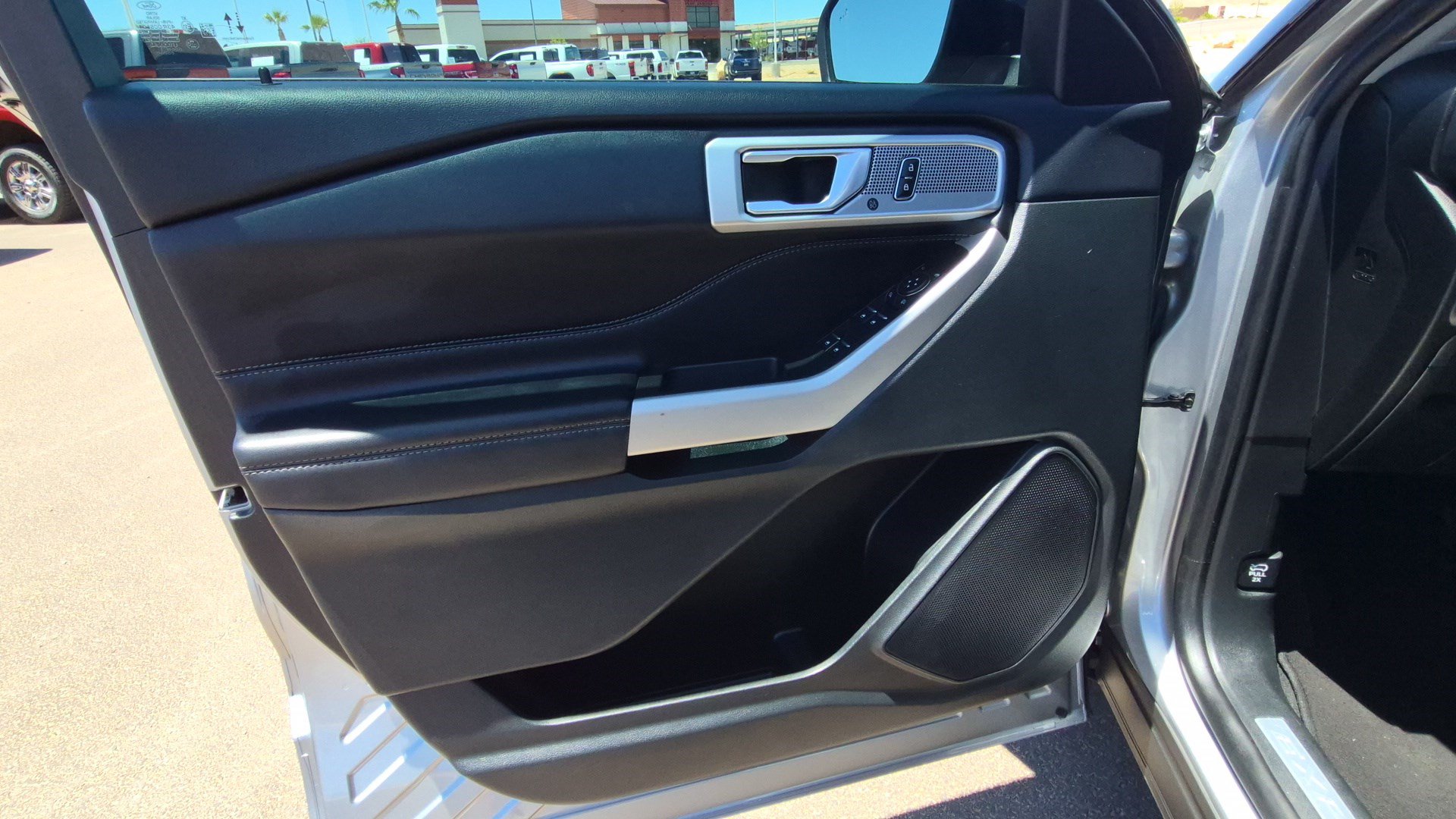 Used 2023 Ford Explorer Limited RWD image 13