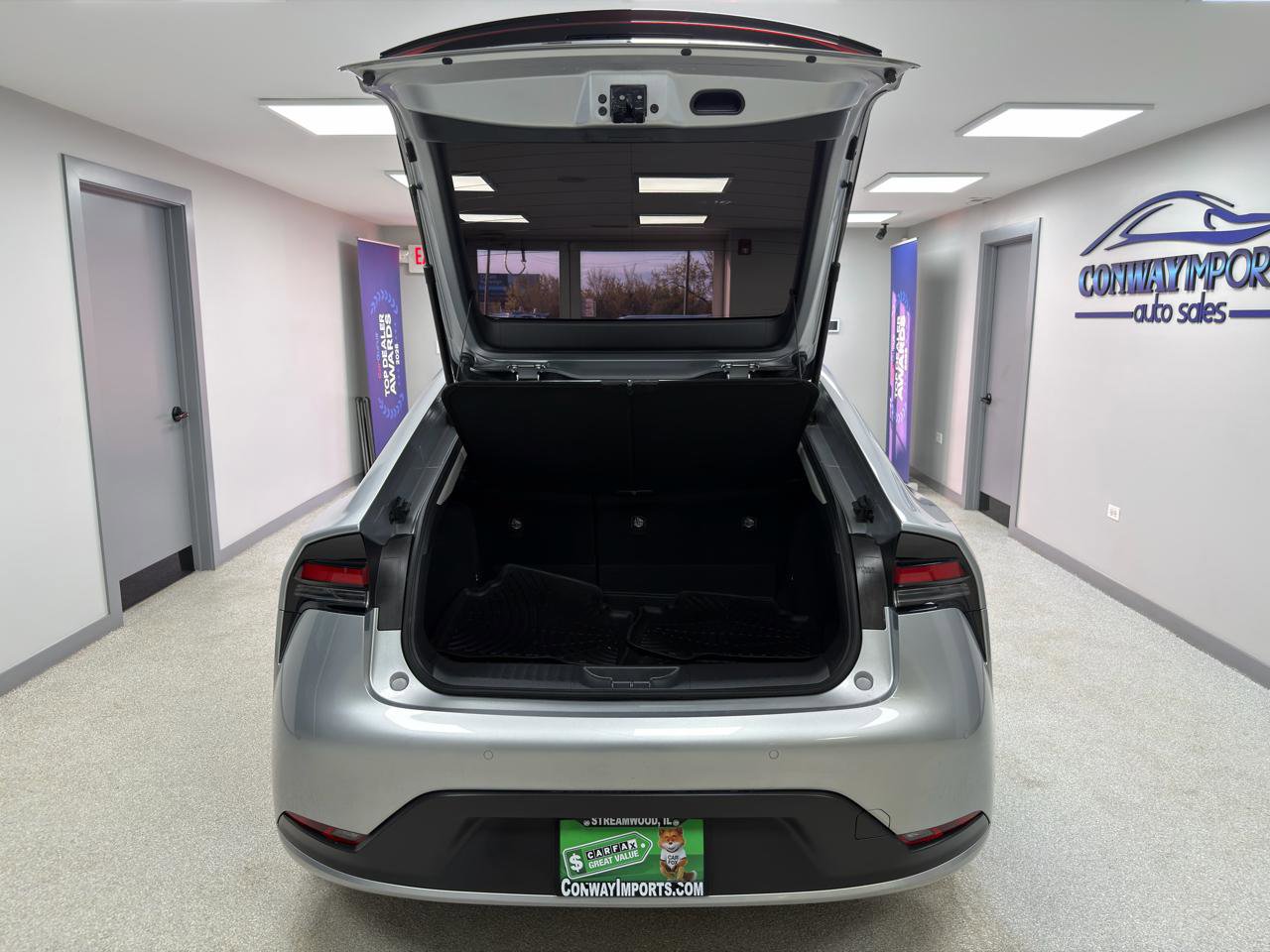 Used 2023 Toyota Prius LE AWD/4WD image 36