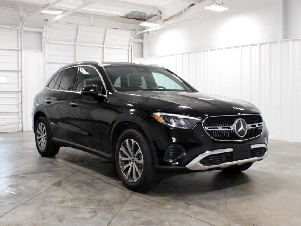 Used 2024 Mercedes-Benz GLC 300 4MATIC image 4