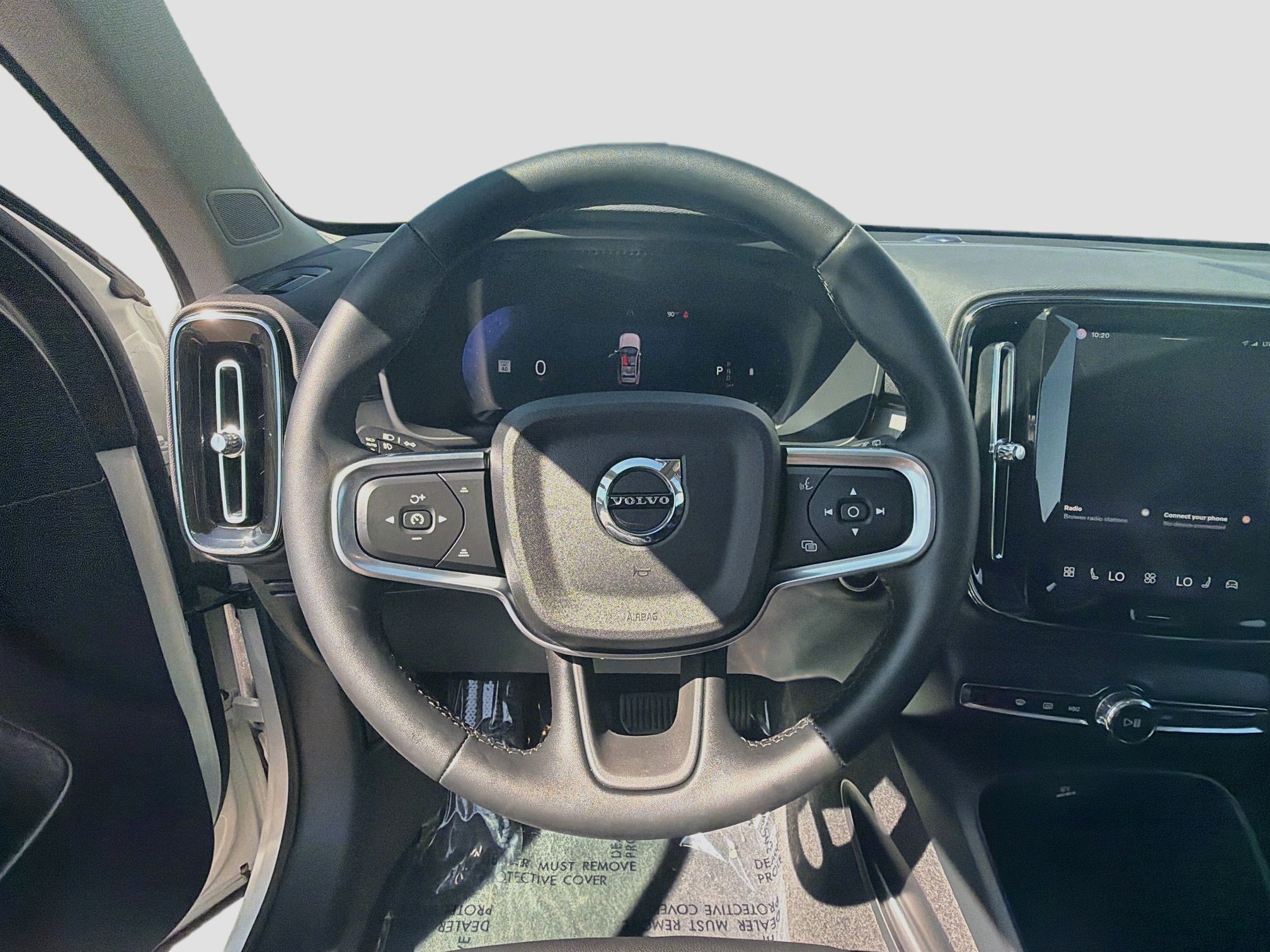 Used 2025 Volvo XC40 B5 Plus AWD/4WD image 18