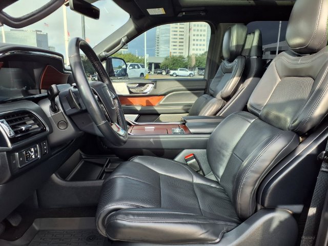Used 2023 Lincoln Navigator Reserve AWD/4WD image 4