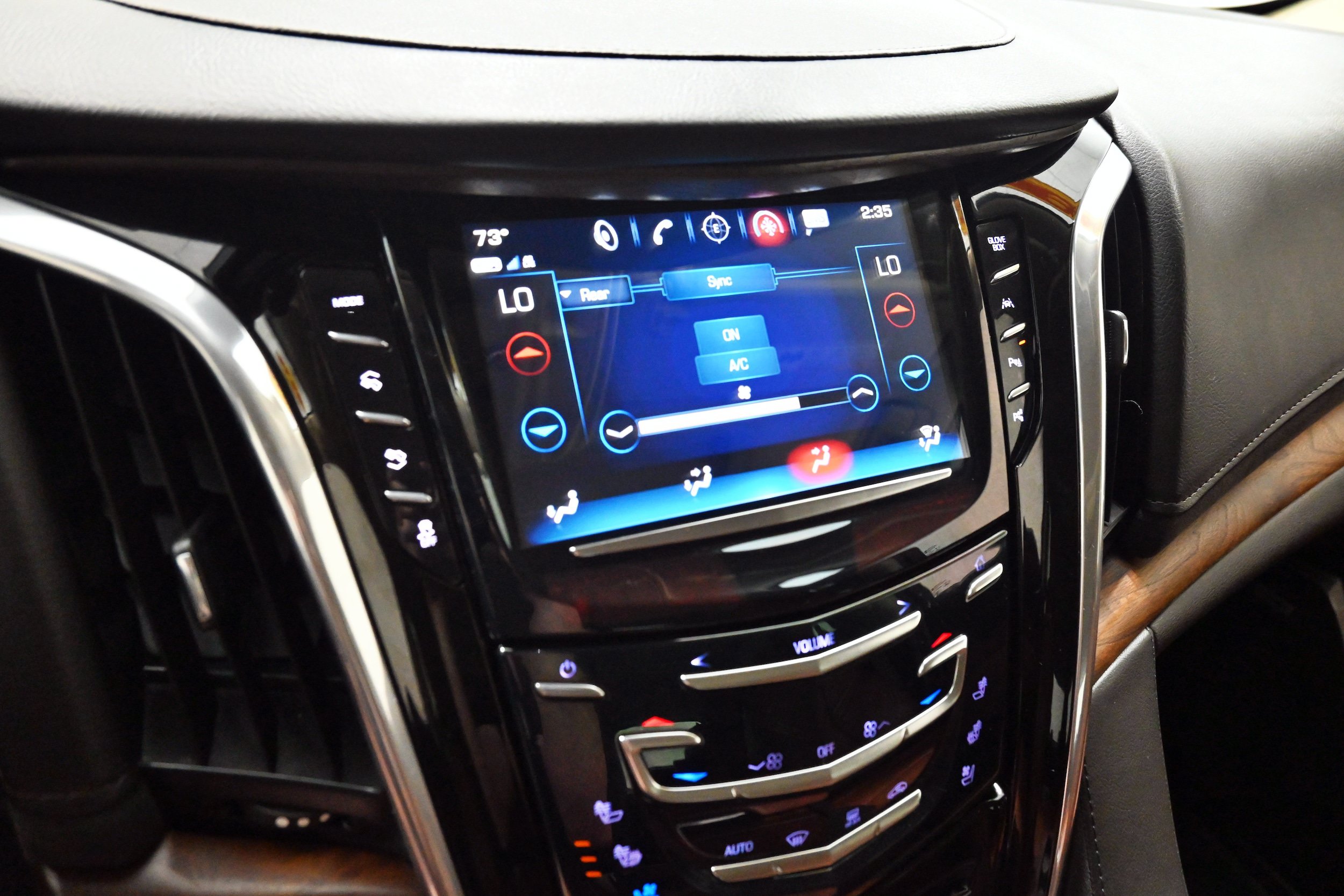 Used 2019 Cadillac Escalade Premium Luxury AWD/4WD image 13