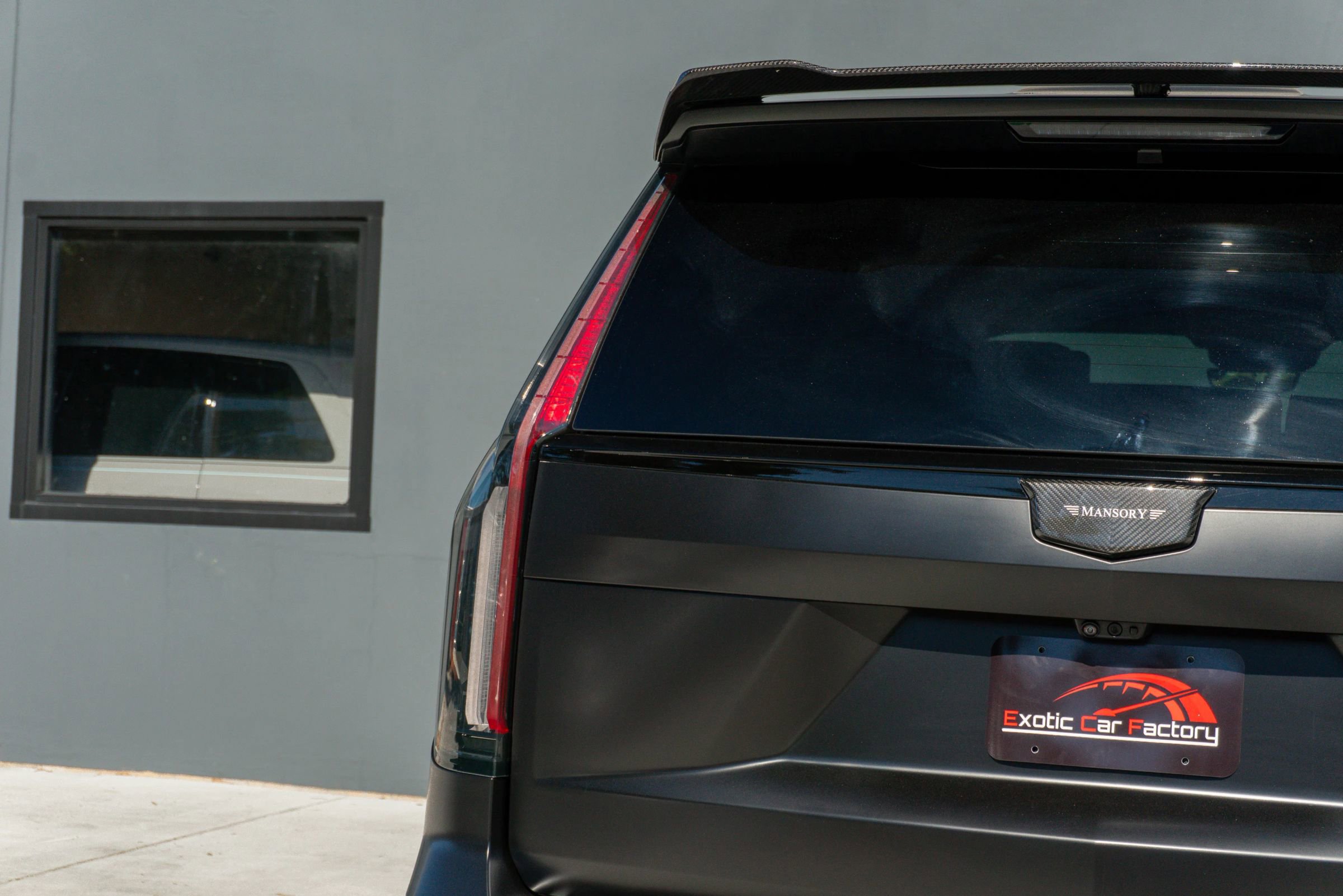 Used 2024 Cadillac Escalade Sport Platinum w/ LPO, ONYX Package image 46