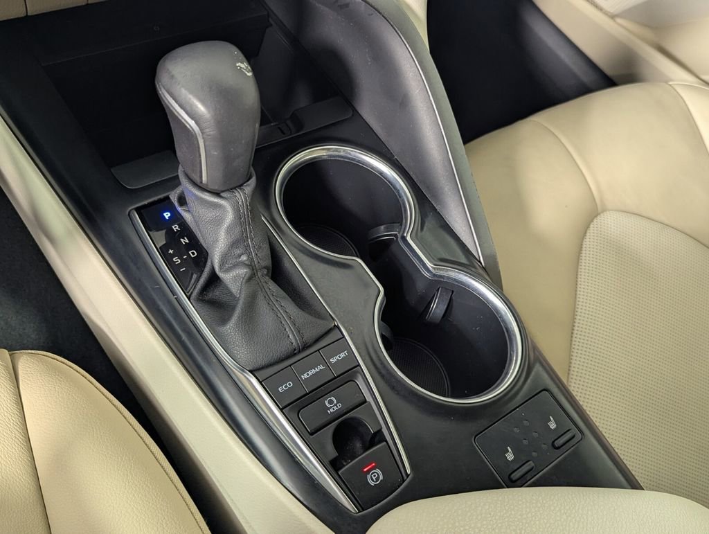 Used 2020 Toyota Camry XLE image 20