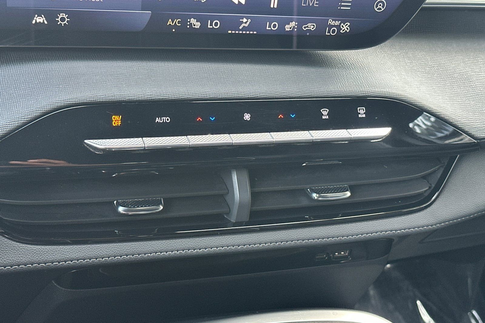 Used 2025 Buick Enclave Preferred image 30