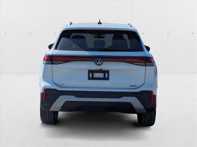 New 2025 Volkswagen Tiguan SE image 7